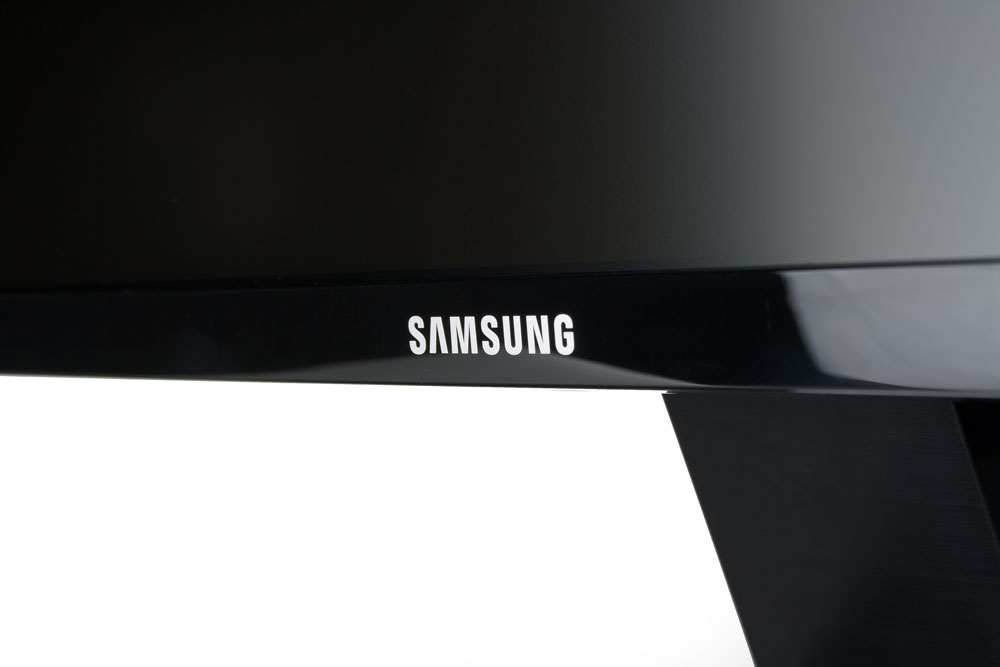 U28E590D-Schriftzug-Samsung